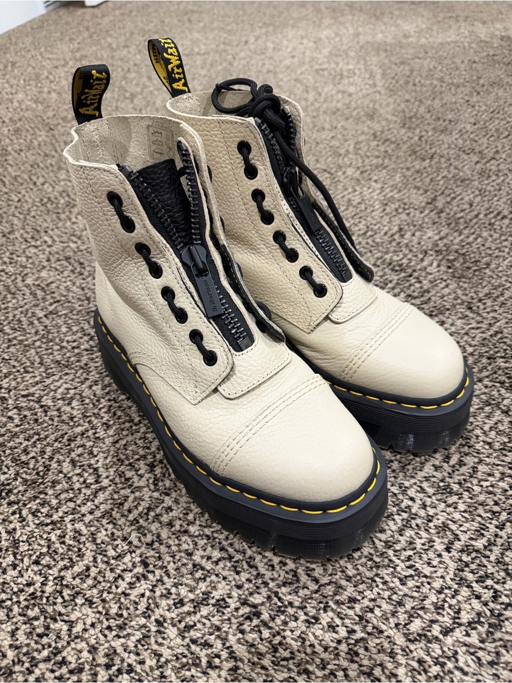 Dr. Martens Sinclair milled nappa